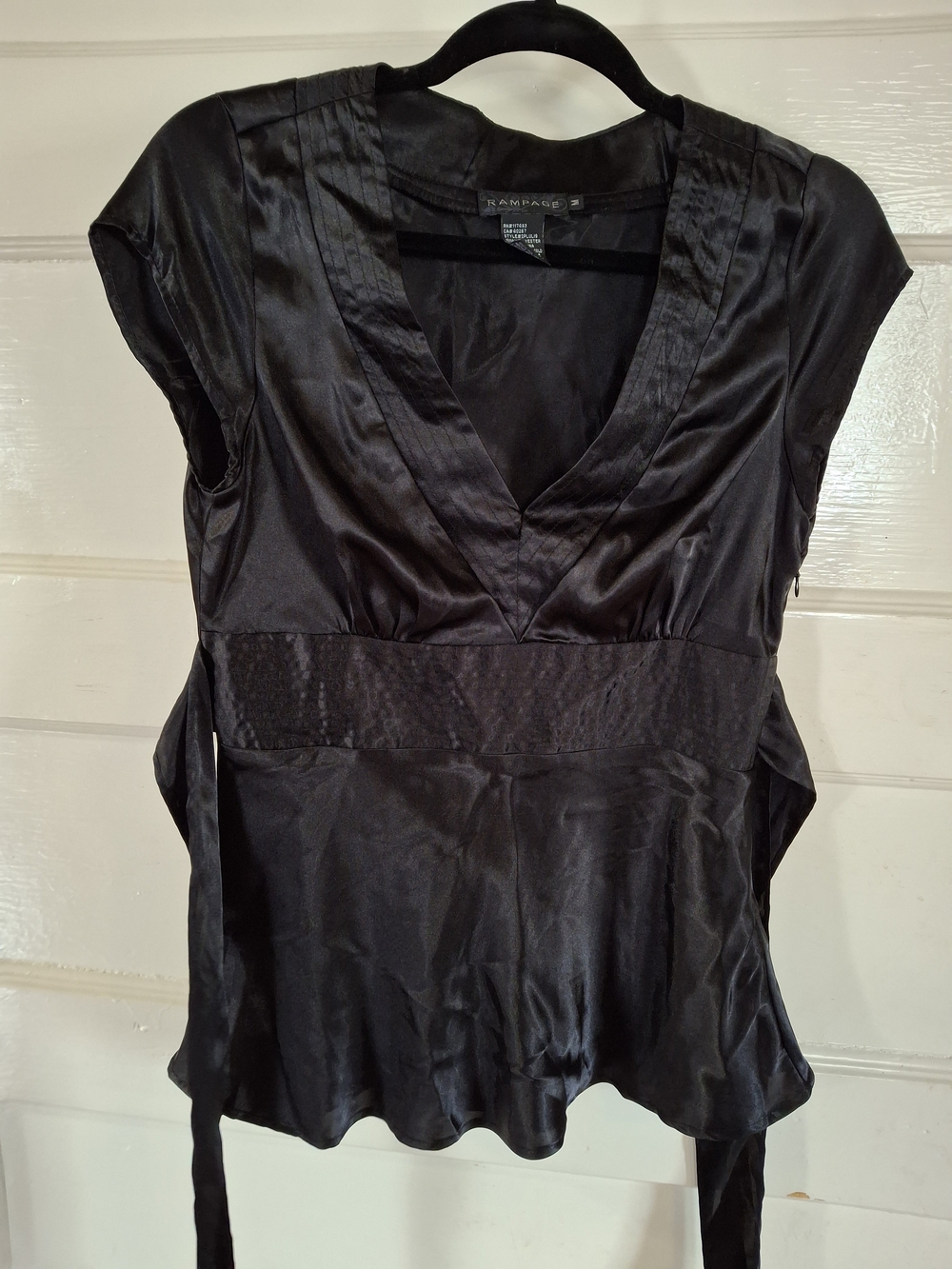 Rampage Black Satin V-Neck Empire Waist Blouse Size M (CFD103)
